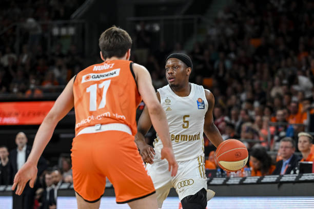 令球迷们沸 令球迷们沸