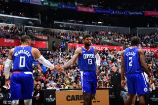 的正式亮相 的正式亮相