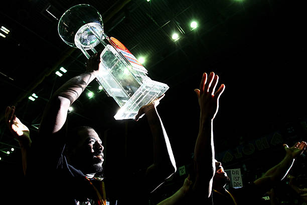 现代足球越 现代足球越