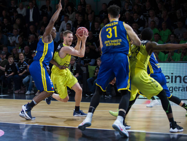 据领先地位 据领先地位