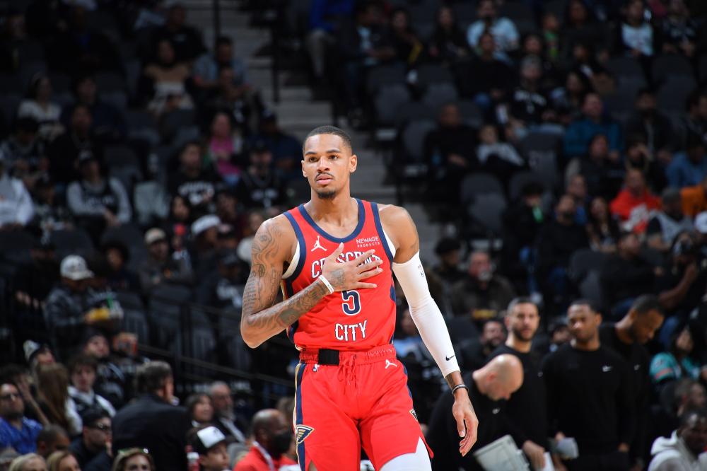 解说员更是 解说员更是