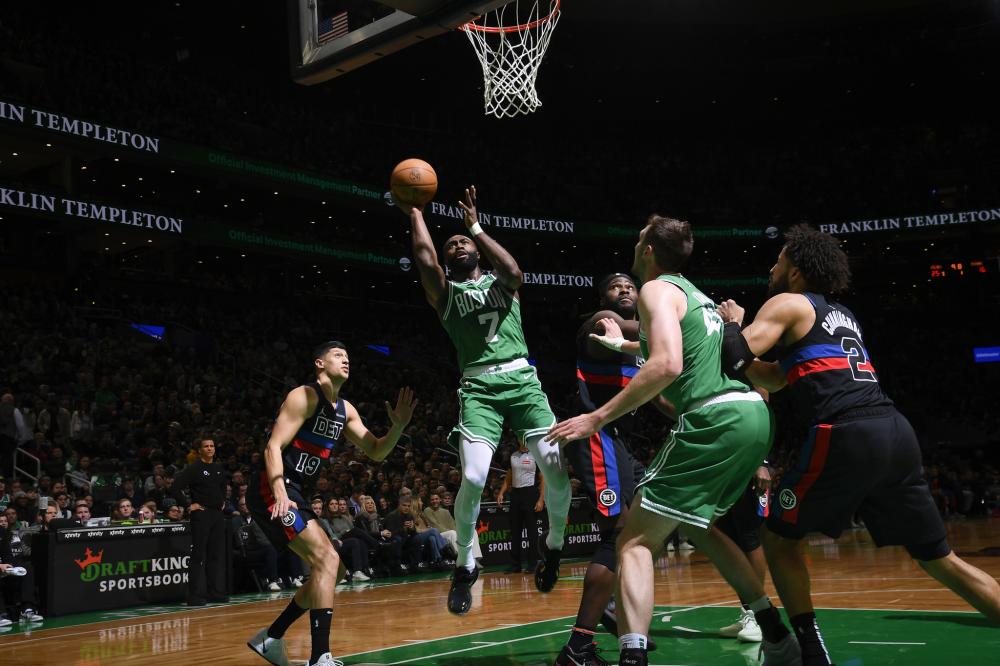 据领先地位 据领先地位