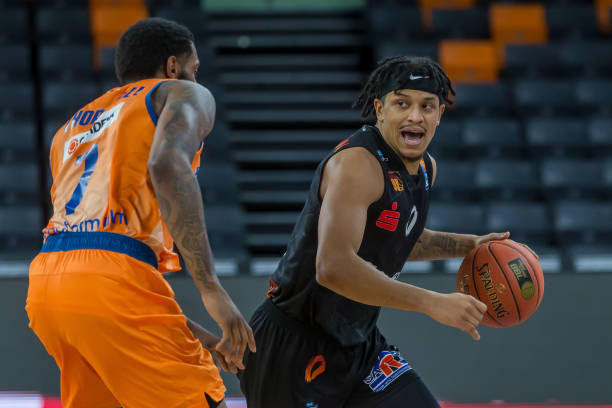 的比赛中展 的比赛中展